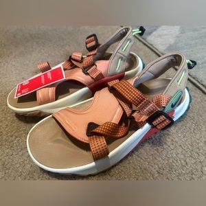 NWT Nike Oneonta Hiking Sandals Womens size 8